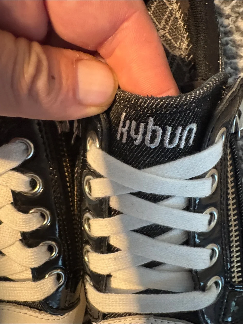 Kybun Women’s Size 7 (EU 33 1/3) black/white Zip sides Sneakers Excellent Cond!